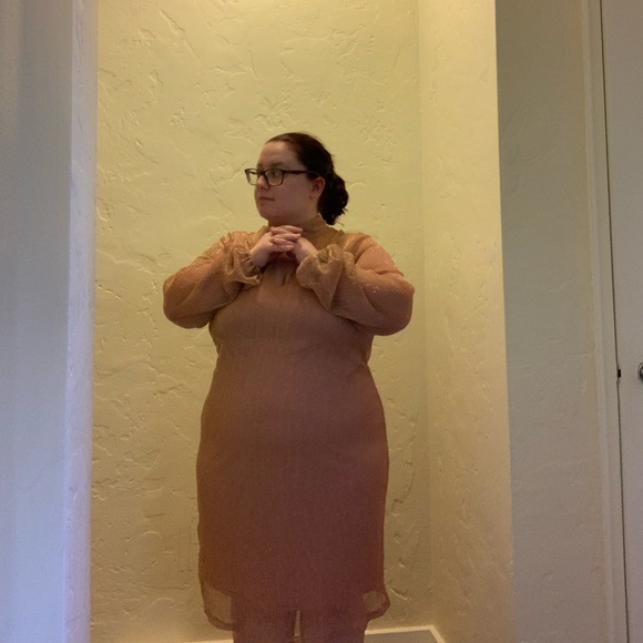 Forever 21 Plus Size Plisse Cutout Mini Dress Size 1X Rose Gold - Picture 7 of 11